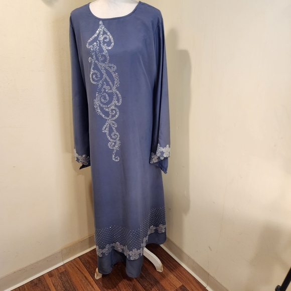 Elegant Blue Kaftan with Silver Embroidery Fits LARGE - Picture 9 of 12